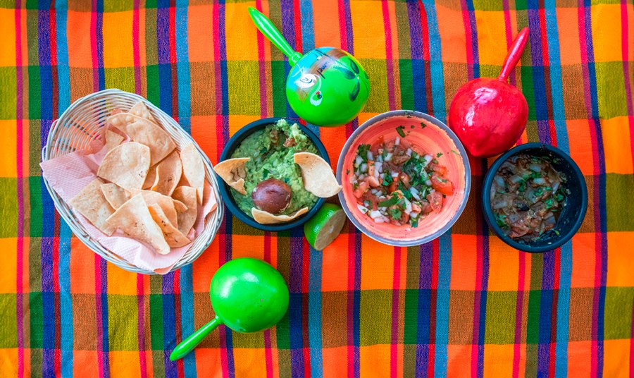¡Descubre los secretos para preparar el mejor guacamole de México: Un Viaje de sabor y baile!